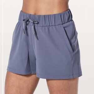 Lululemon On The Fly Short 2.5" Moody Blues EUC